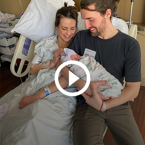 詹森（Jensen）家族与新生婴儿在Overlake Medical Center“loading=